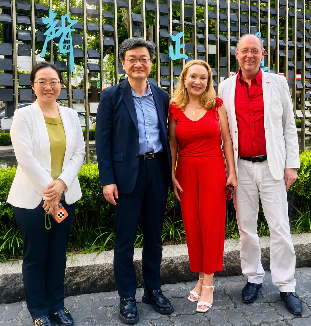 L.C.F.A. and China Times EU delegation meeting with the leadership of Shanghai United Media Group in Shanghai
